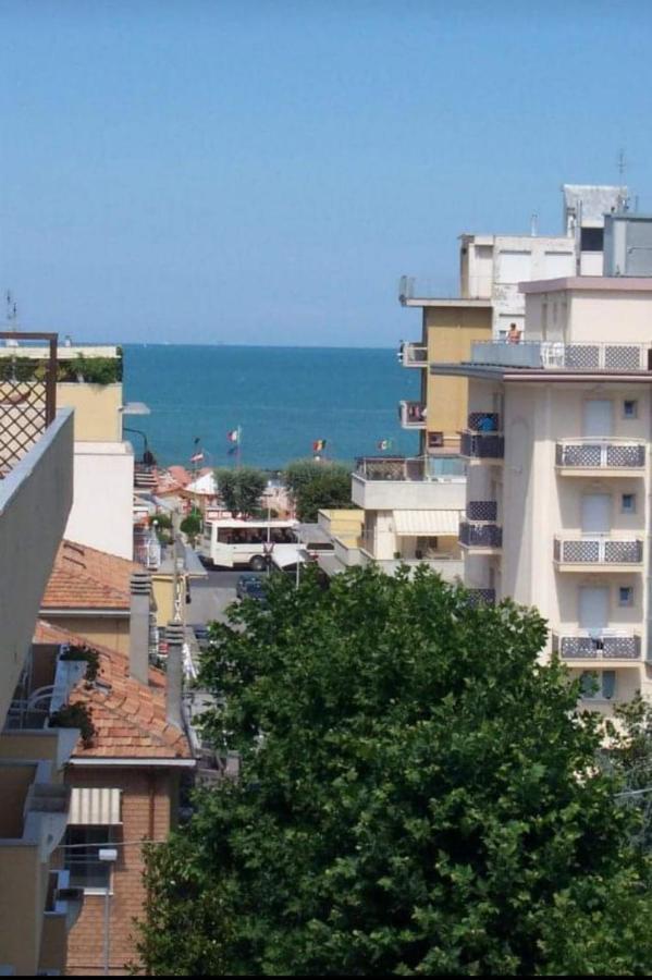 Hotel Luca Римини Экстерьер фото