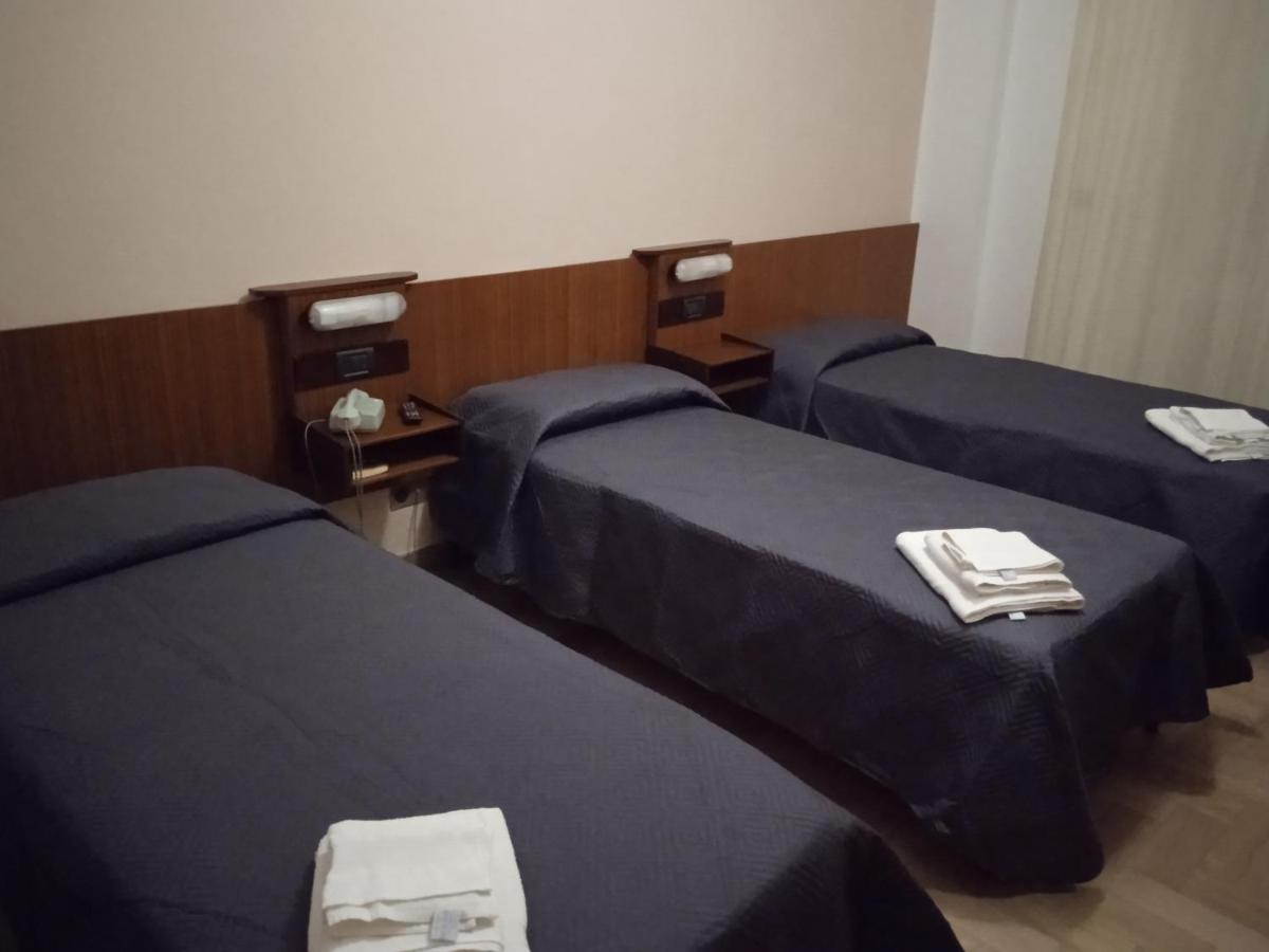 Hotel Luca Римини Экстерьер фото