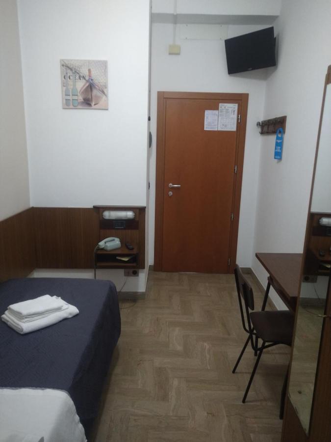 Hotel Luca Римини Экстерьер фото