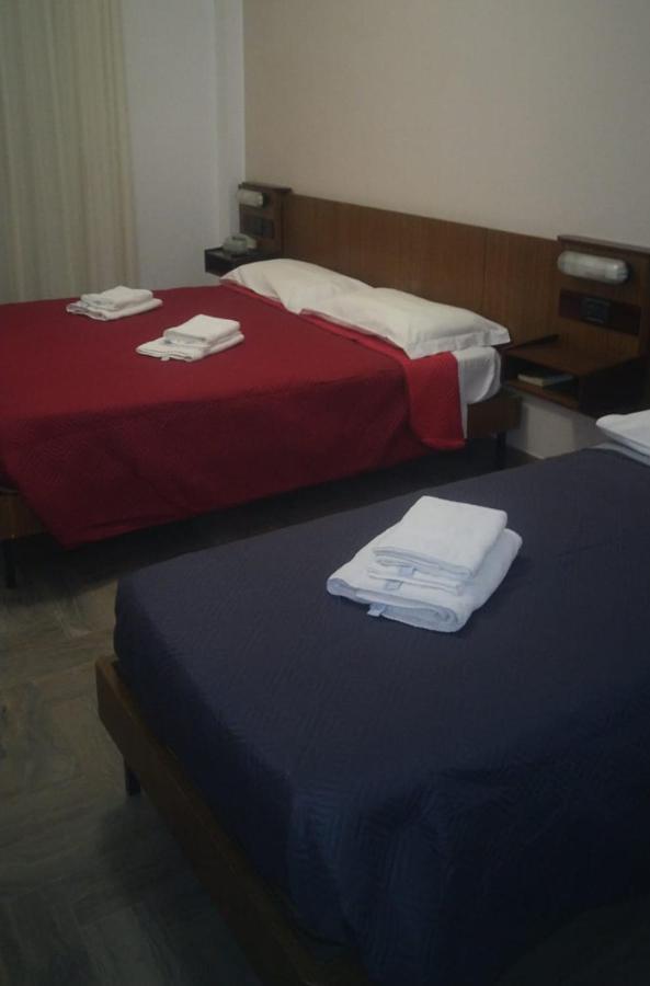 Hotel Luca Римини Экстерьер фото