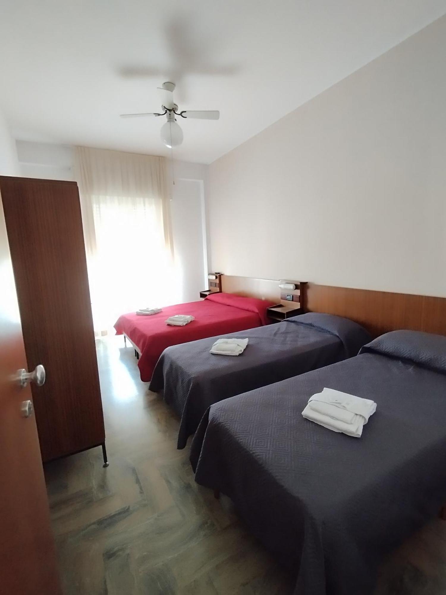Hotel Luca Римини Экстерьер фото