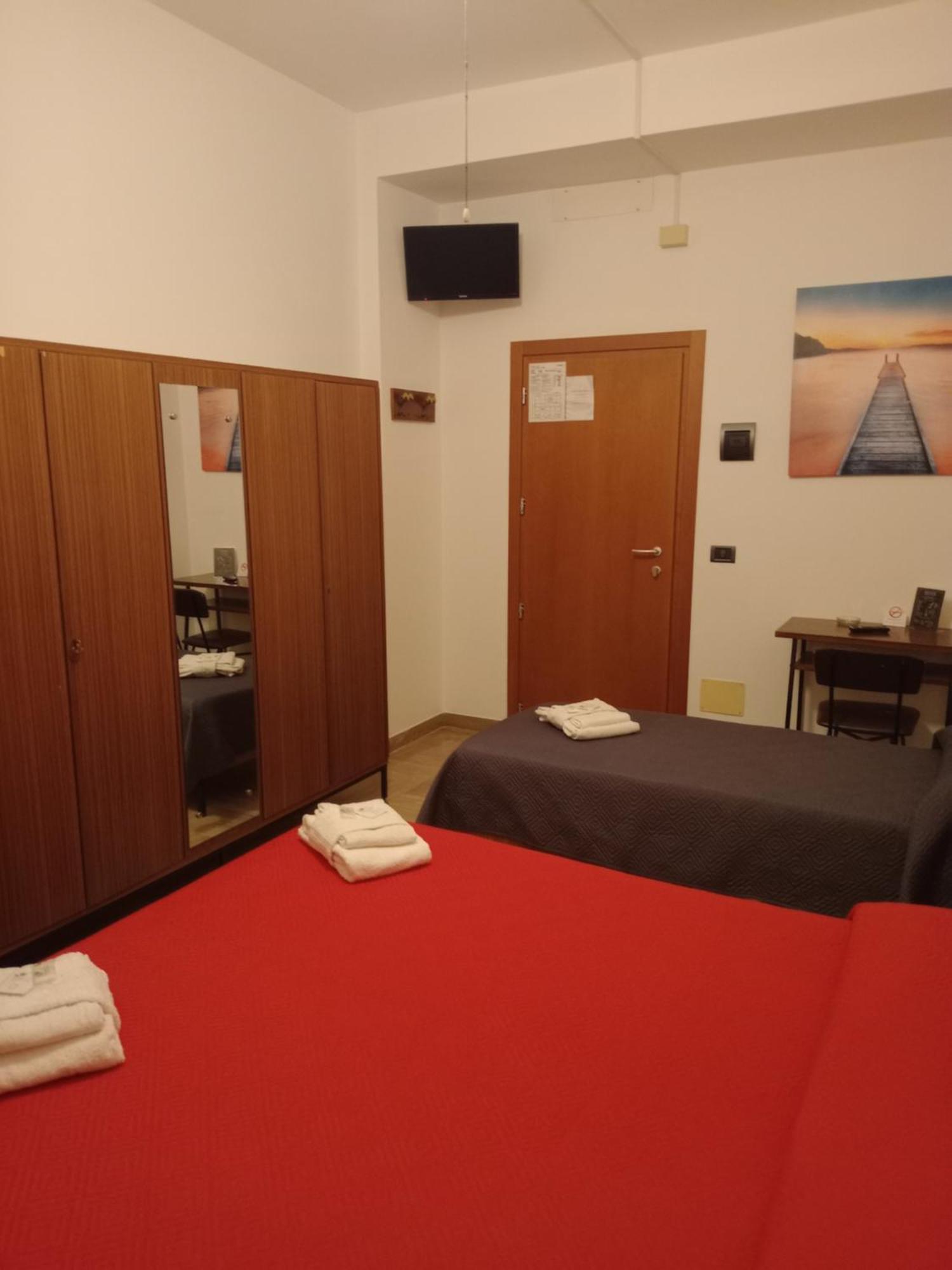 Hotel Luca Римини Экстерьер фото