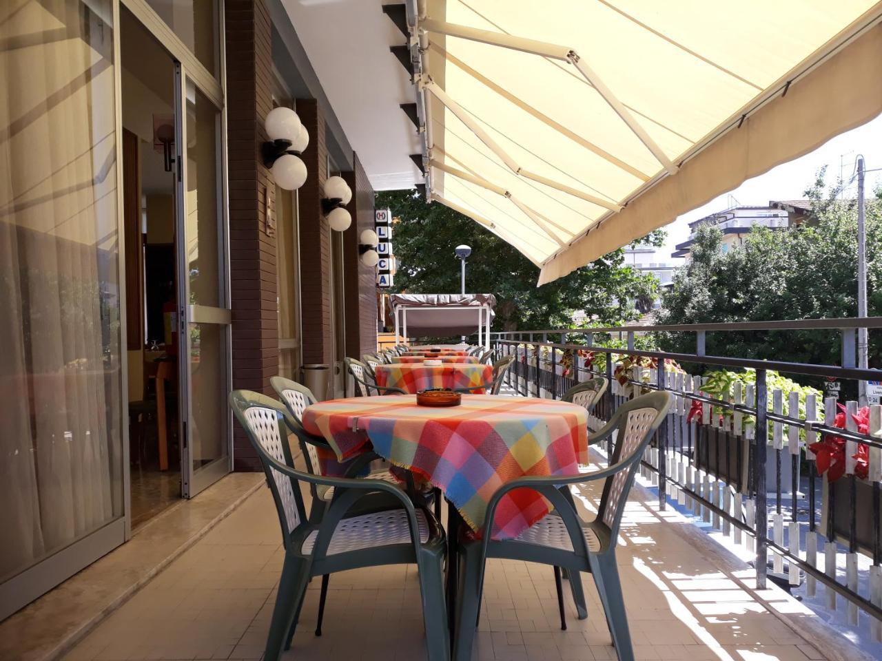 Hotel Luca Римини Экстерьер фото