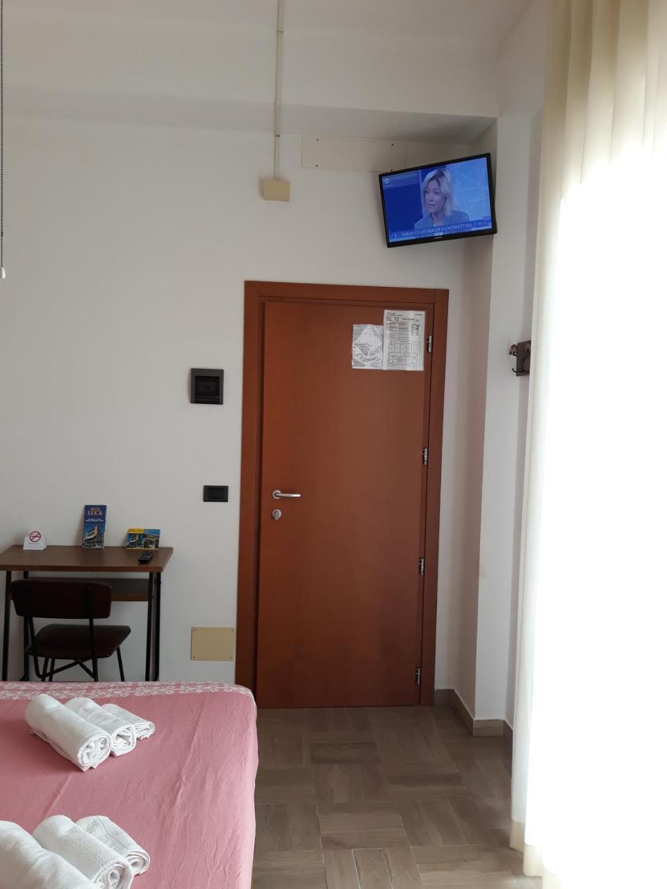 Hotel Luca Римини Экстерьер фото