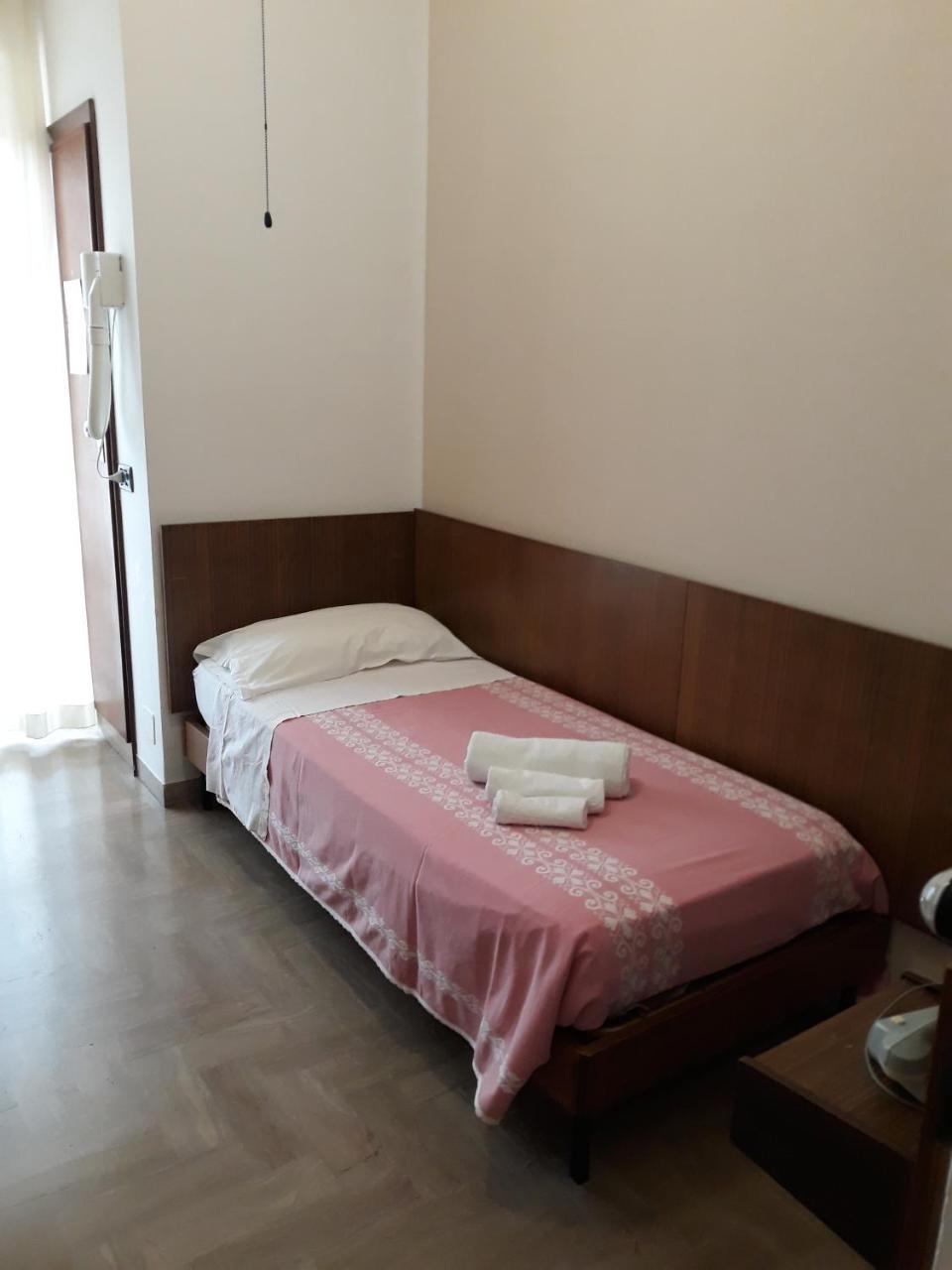 Hotel Luca Римини Экстерьер фото