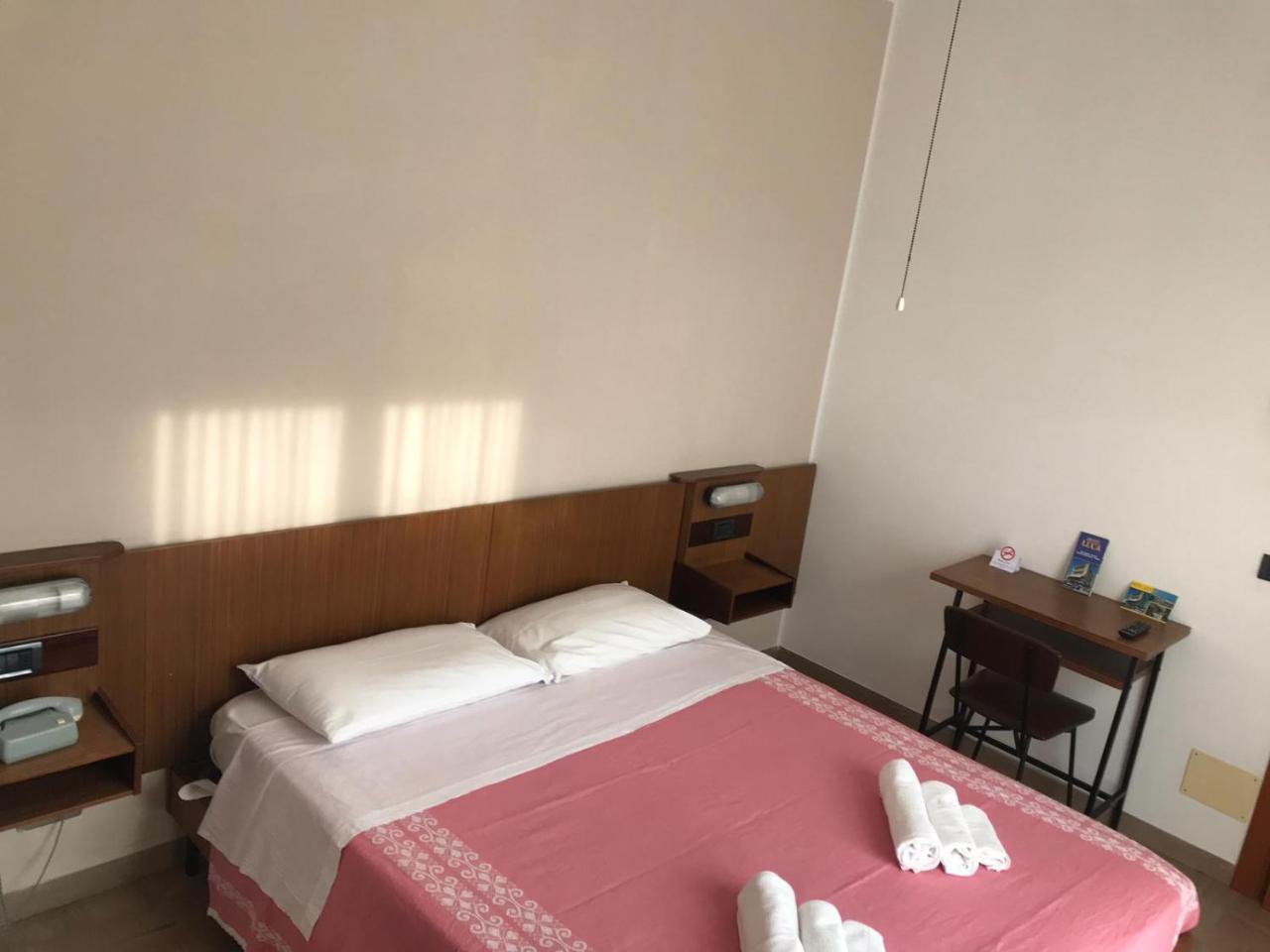 Hotel Luca Римини Экстерьер фото